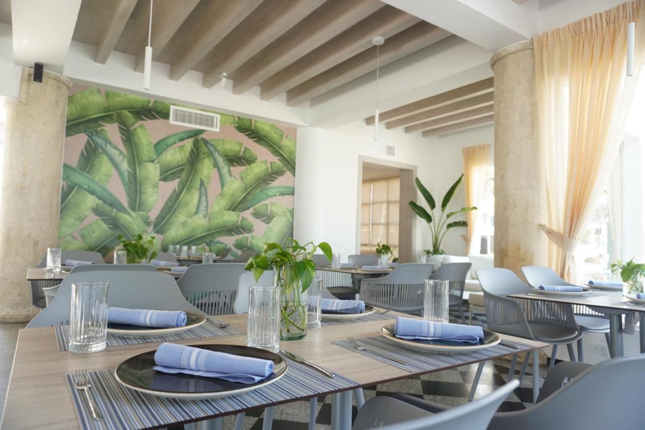 Hotel Las Americas Casa De Playa Cartagena Εξωτερικό φωτογραφία Interior of the restaurant