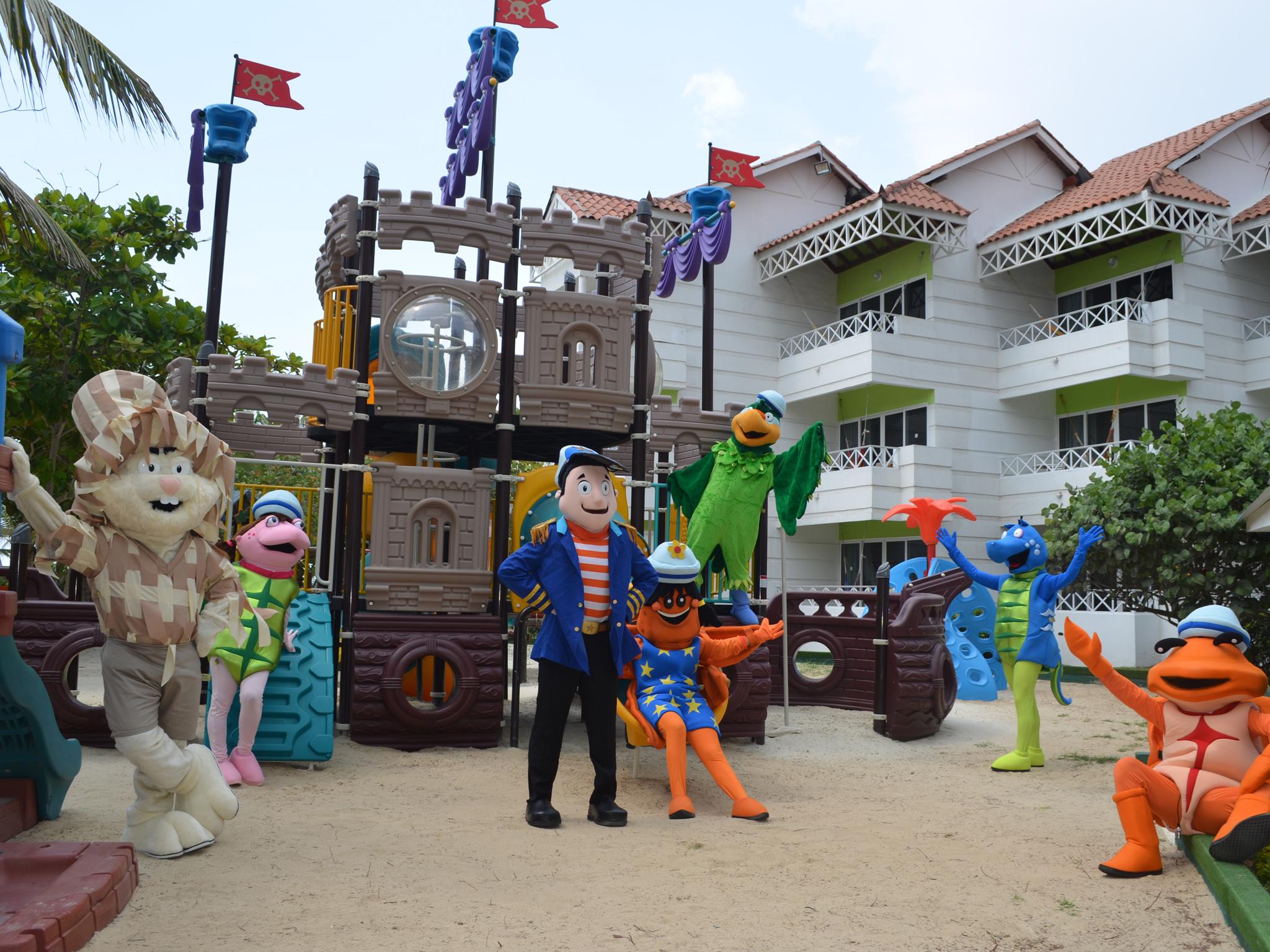 Hotel Las Americas Casa De Playa Cartagena Εξωτερικό φωτογραφία Characters from the series at Legoland Malaysia Resort