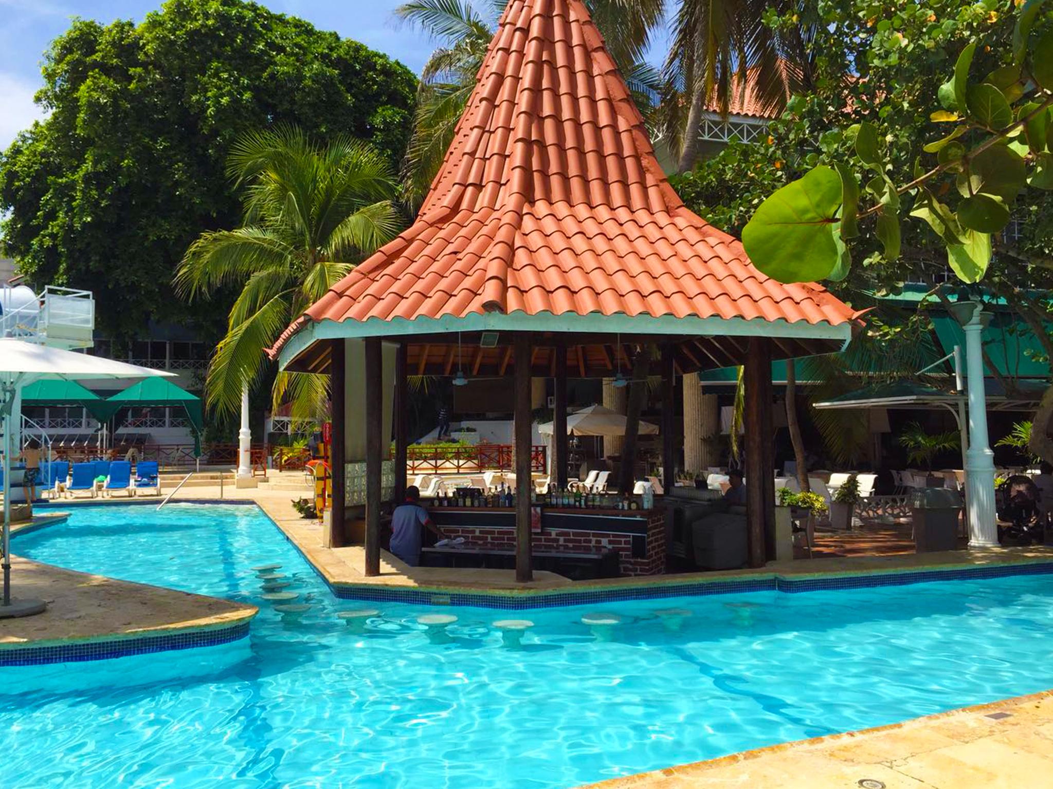 Hotel Las Americas Casa De Playa Cartagena Εξωτερικό φωτογραφία The swimming pool at the hotel