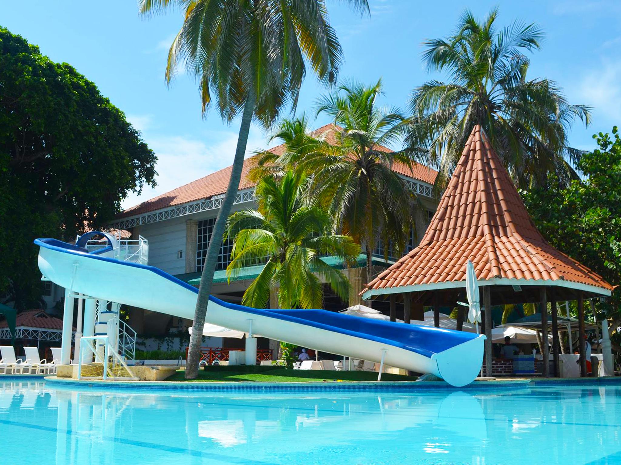 Hotel Las Americas Casa De Playa Cartagena Εξωτερικό φωτογραφία The swimming pool at the hotel