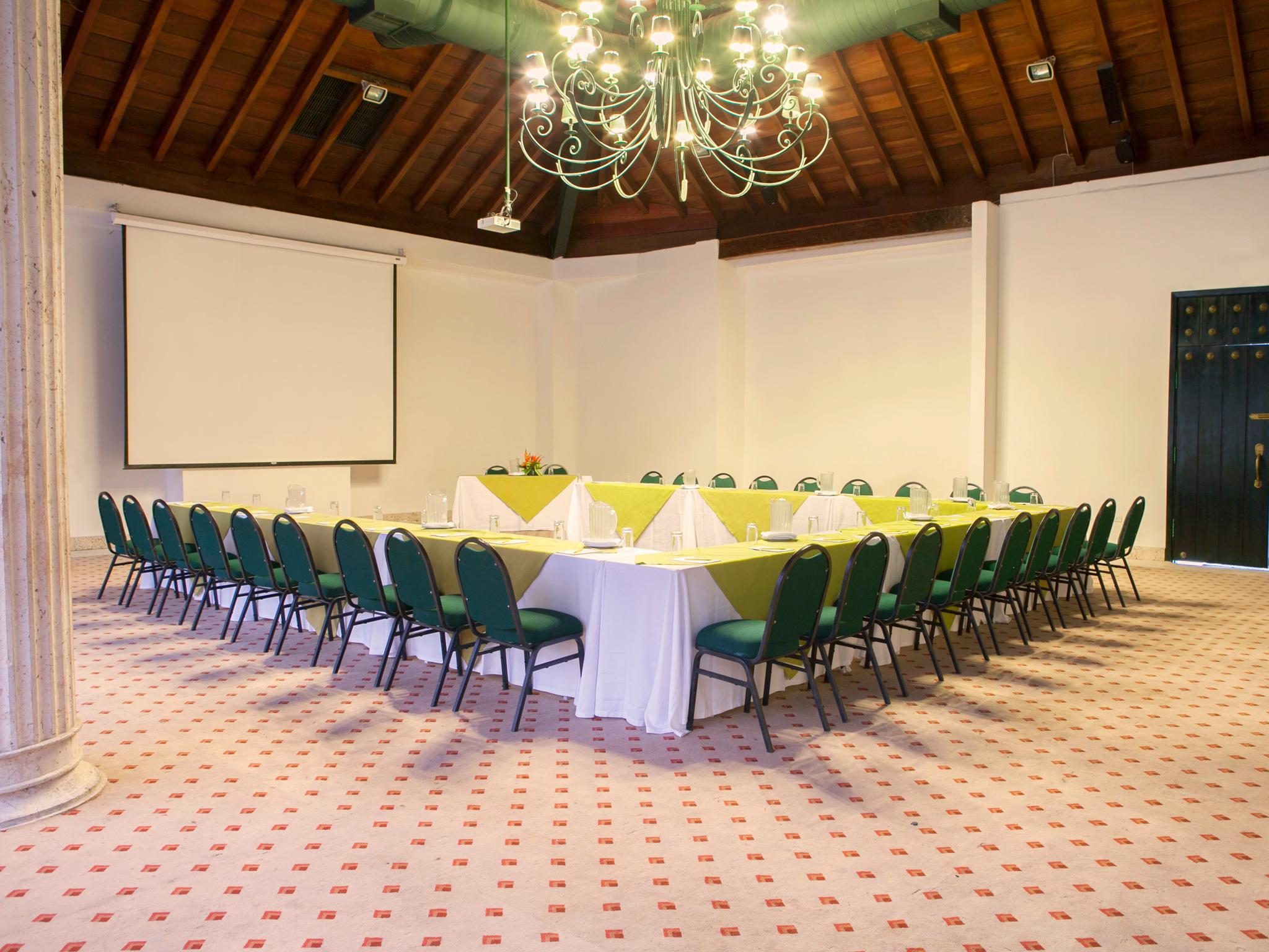 Hotel Las Americas Casa De Playa Cartagena Εξωτερικό φωτογραφία The meeting room