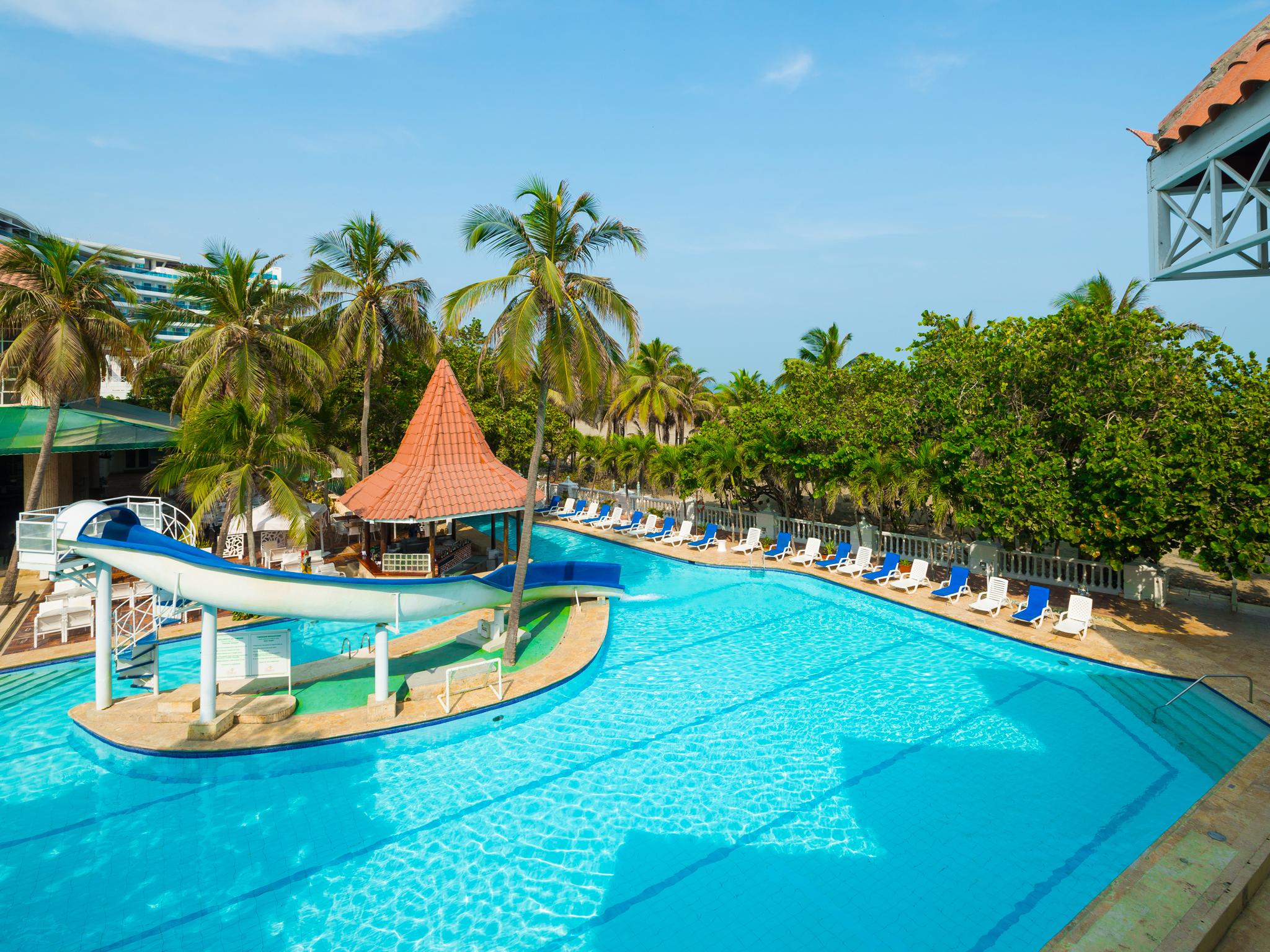 Hotel Las Americas Casa De Playa Cartagena Εξωτερικό φωτογραφία The swimming pool at the hotel