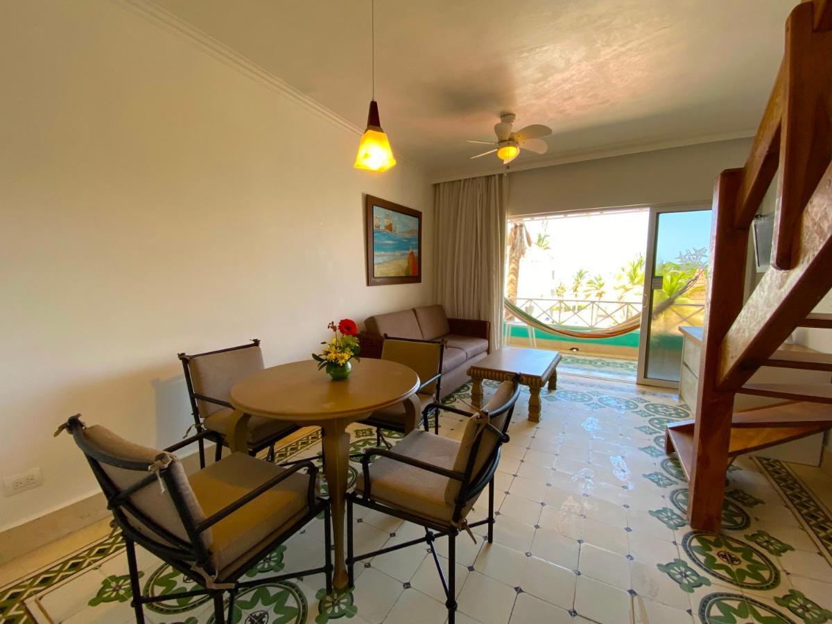Hotel Las Americas Casa De Playa Cartagena Εξωτερικό φωτογραφία Living room in a typical condo