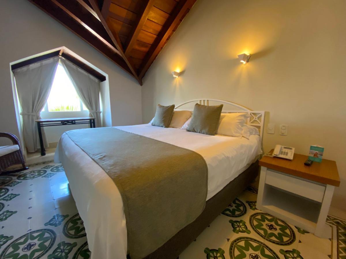Hotel Las Americas Casa De Playa Cartagena Εξωτερικό φωτογραφία A room at the hotel