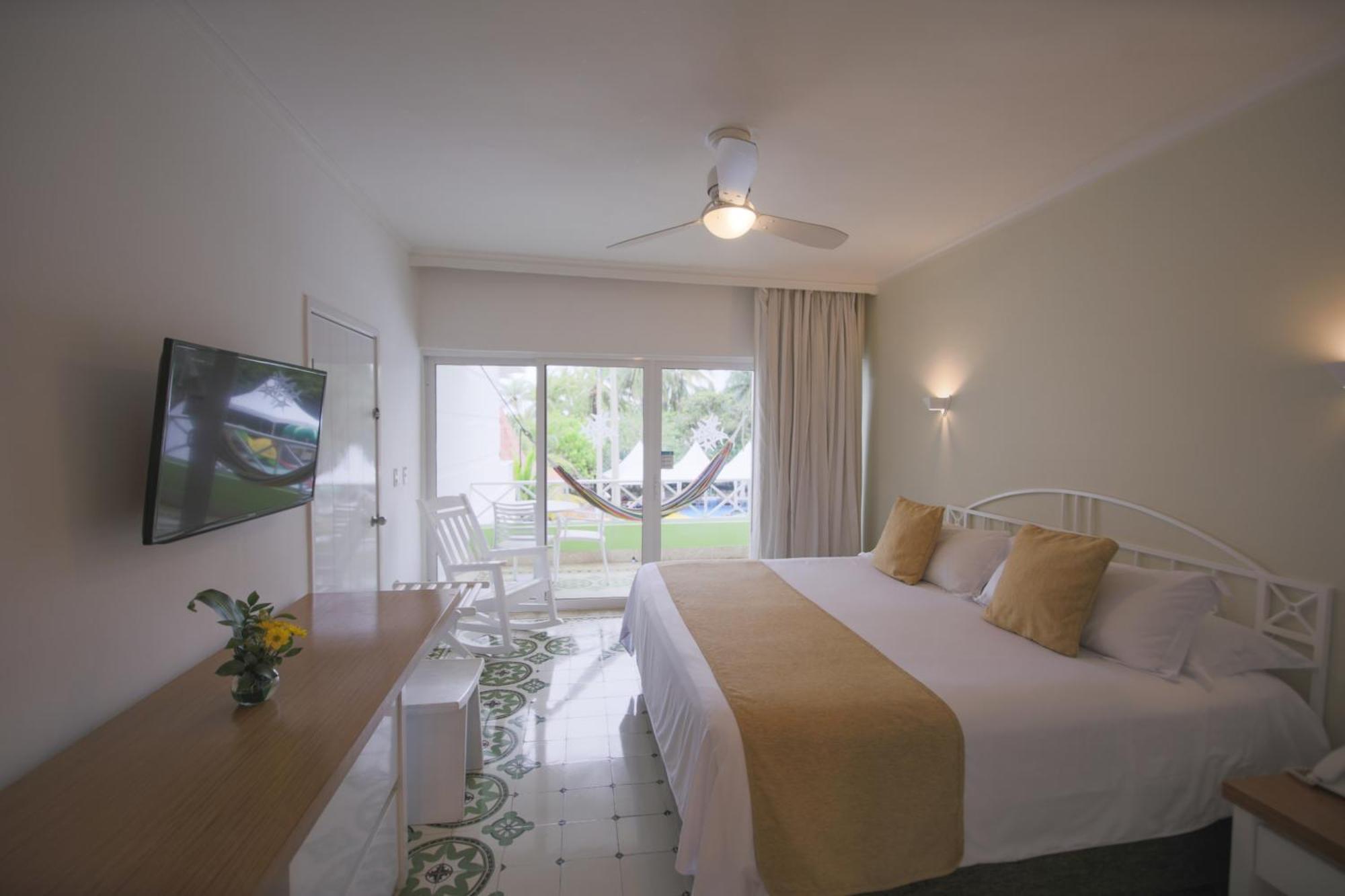 Hotel Las Americas Casa De Playa Cartagena Εξωτερικό φωτογραφία A room at the hotel